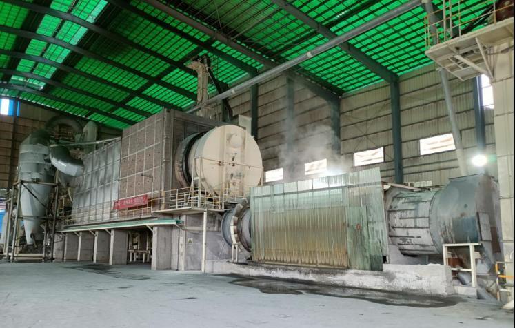 对山海磷飞公司以磷石膏等固废为原料生产高性能水泥基材的工厂生产线